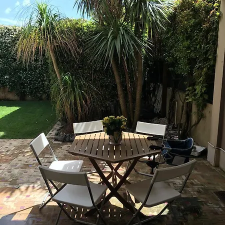 Lisbon Beach House * Caxias